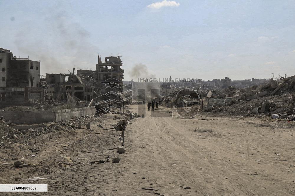 Return to Ruins in Khan Yunis - Gaza
