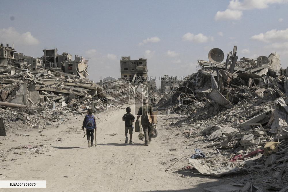 Return to Ruins in Khan Yunis - Gaza