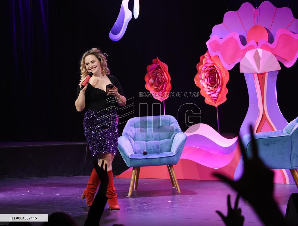 Swann Perisse Performs Sexe Up Show - Paris