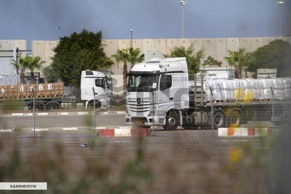 Gaza-bound aid truck after ceasefire