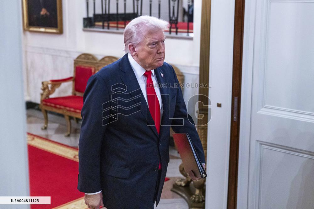 Trump speaks at a fundraiser for his ballroom extension