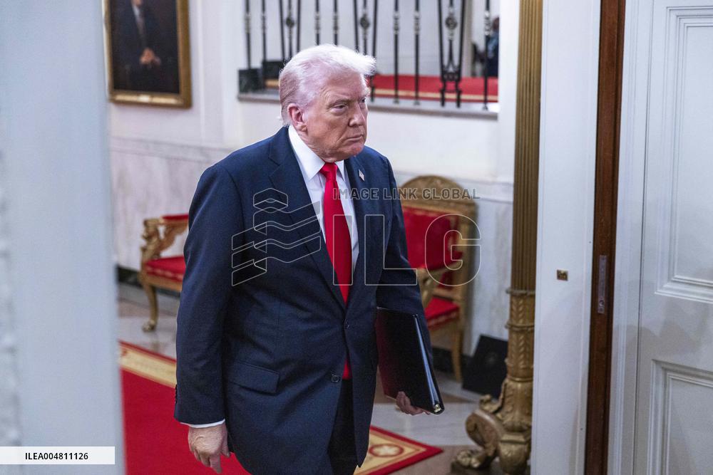 Trump speaks at a fundraiser for his ballroom extension