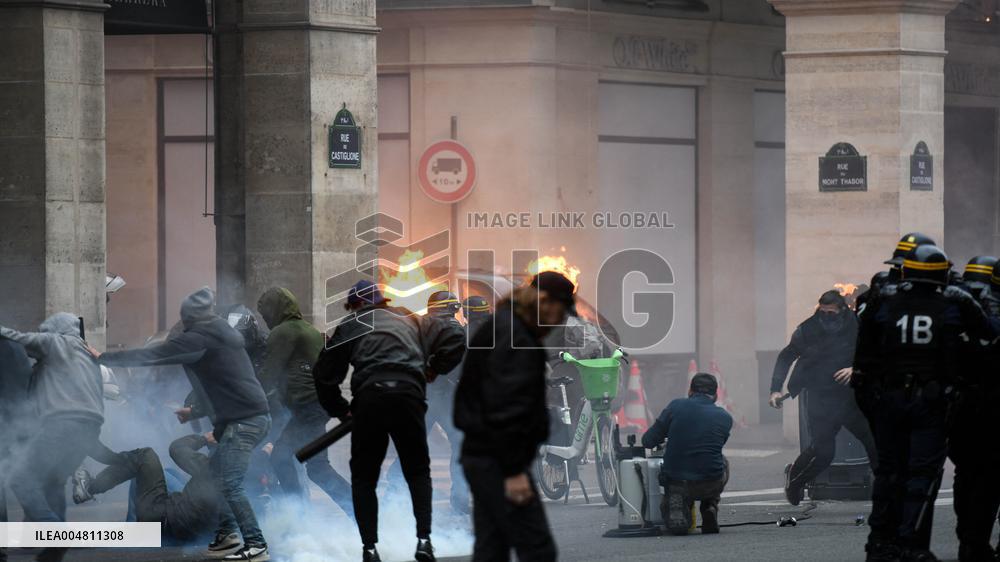 Filming Of Quentin Dupieux New Movie Full Phil - Paris