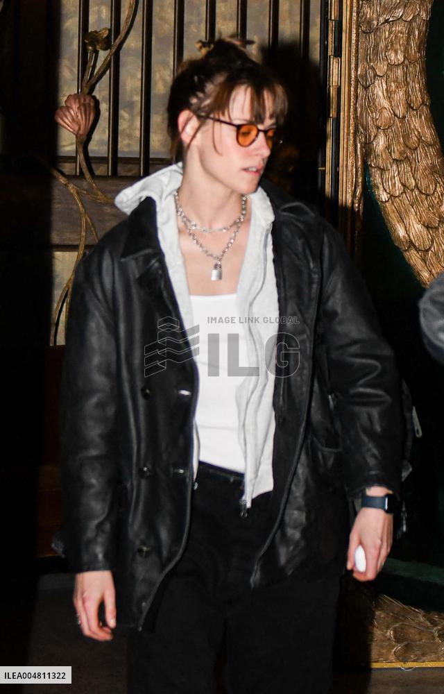 Kristen Stewart Leaves The Dressing Rooms On Set - Paris