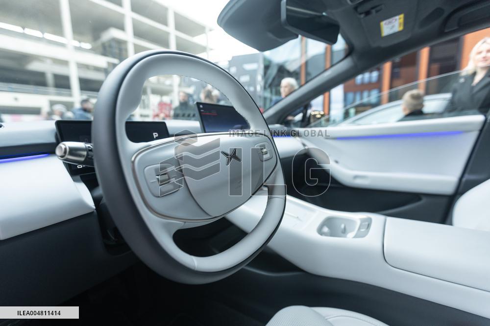 Introduction of luxury cars in Porto Franco