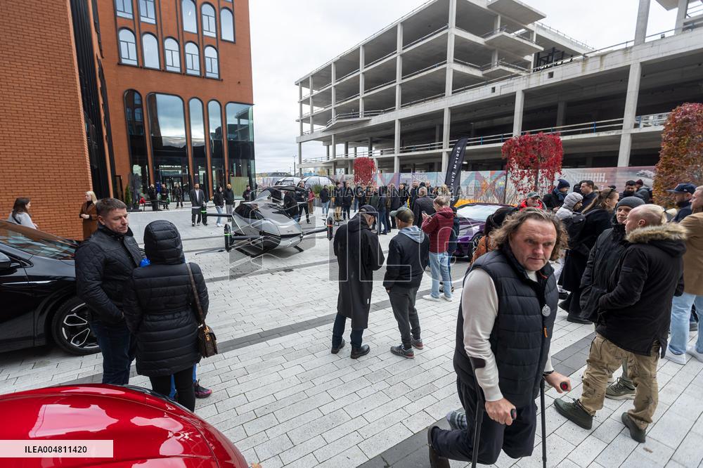 Introduction of luxury cars in Porto Franco
