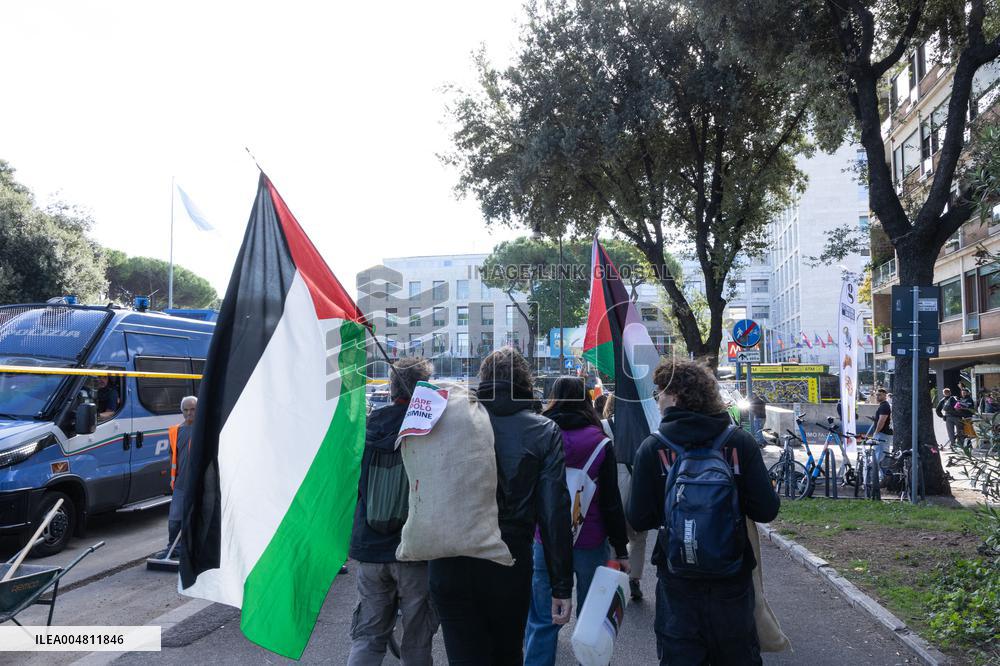 Rome, Sit-in during the World Food Day 2025 ceremony