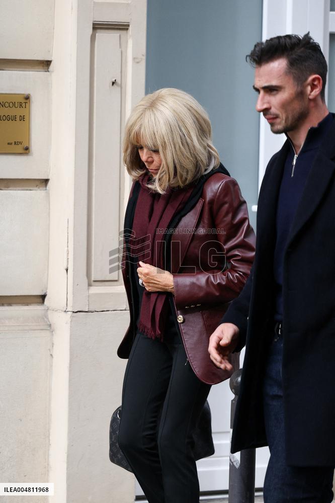 Exclu - Brigitte Macron Arrives at Matignon - Paris