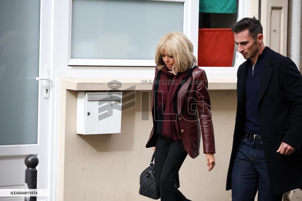 Exclu - Brigitte Macron Arrives at Matignon - Paris