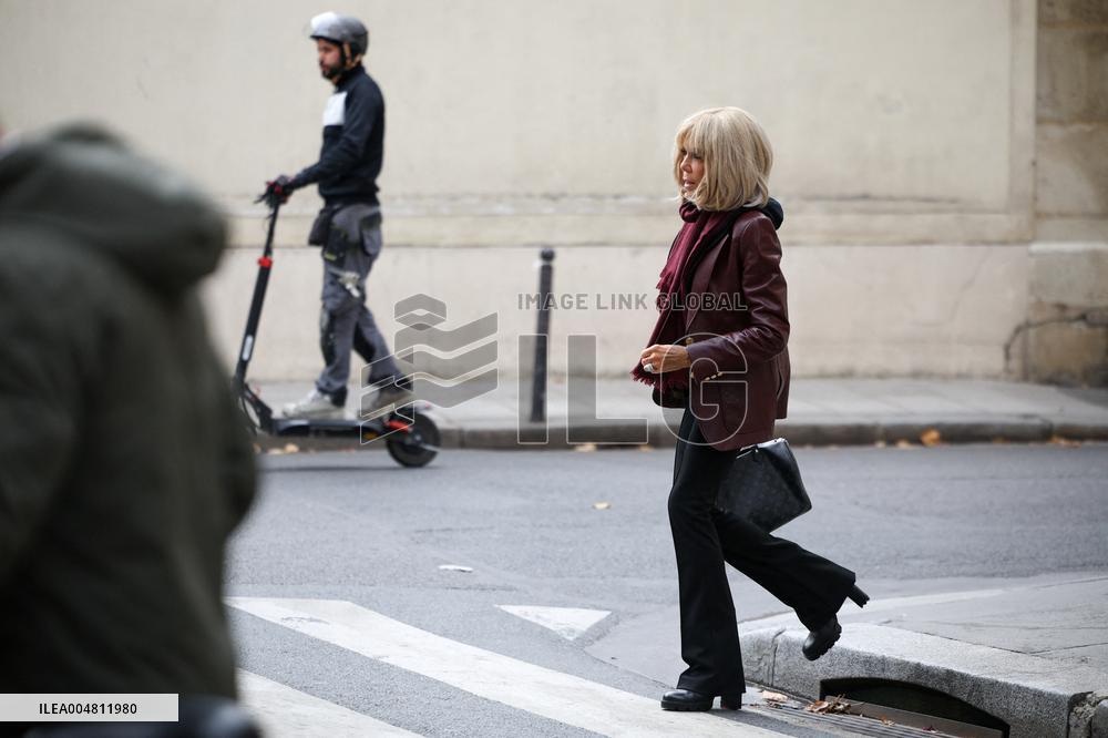 Exclu - Brigitte Macron Arrives at Matignon - Paris