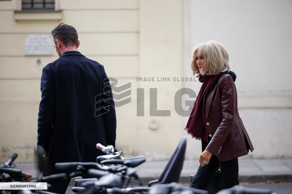 Exclu - Brigitte Macron Arrives at Matignon - Paris