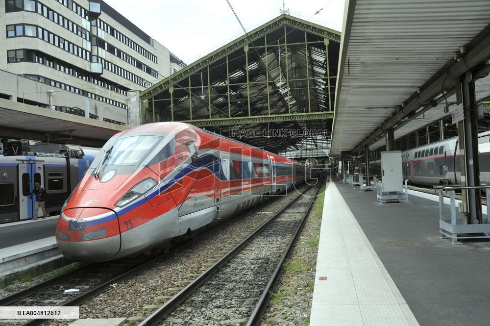 Illustration - Train