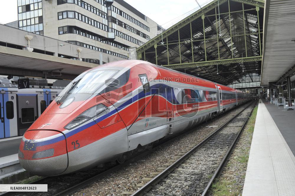 Illustration - Train