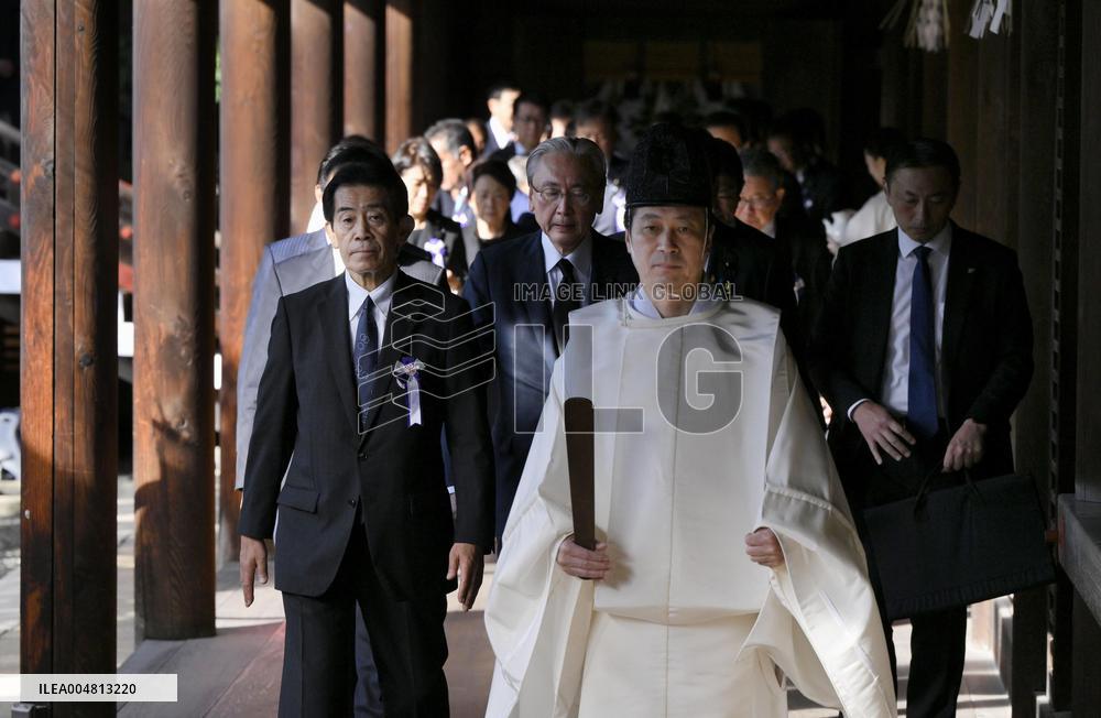 Japan lawmakers visit Yasukuni shrine