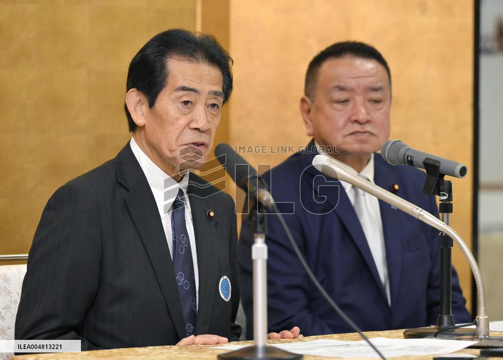 Japan lawmakers visit Yasukuni shrine