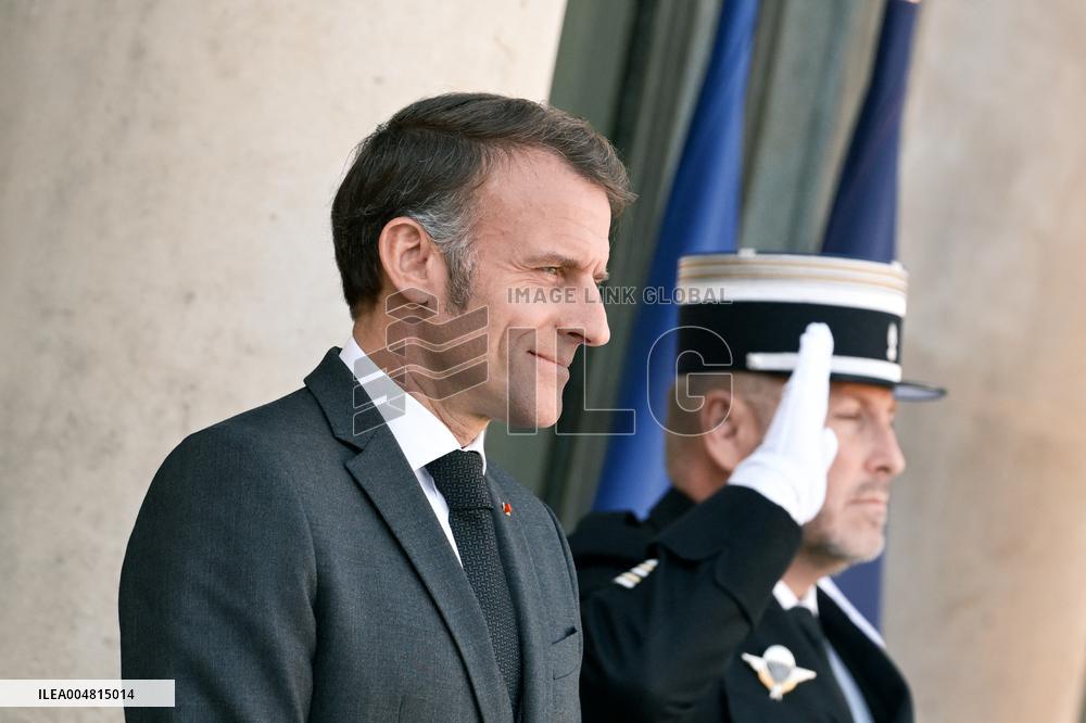 Emmanuel Macron welcomes Ursula von der Leyen at the Elysee FA