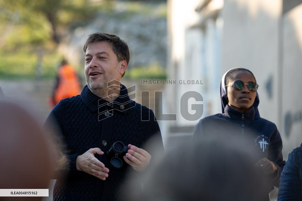 Golden Crown Reinstalled On Virgin Statue - Marseille