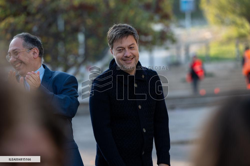 Golden Crown Reinstalled On Virgin Statue - Marseille