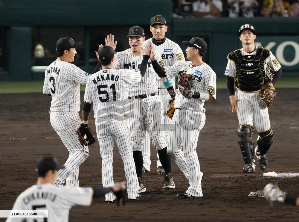 Baseball: CL Climax Series final stage