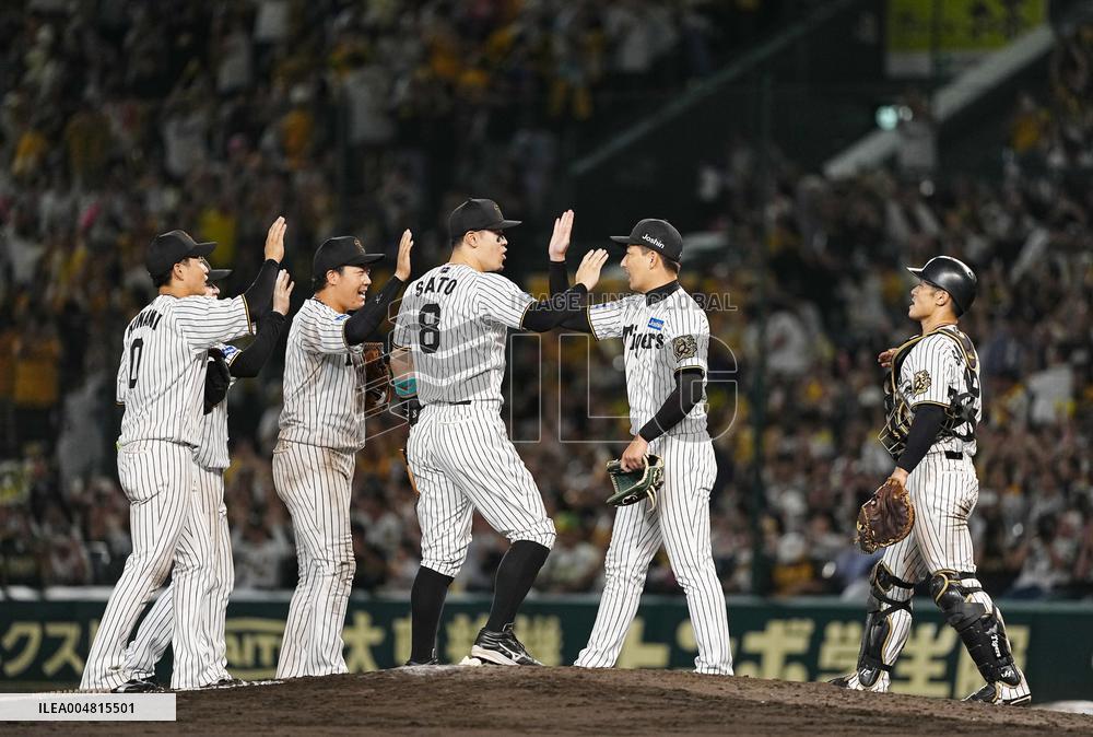 Baseball: CL Climax Series final stage