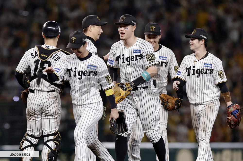 Baseball: CL Climax Series final stage