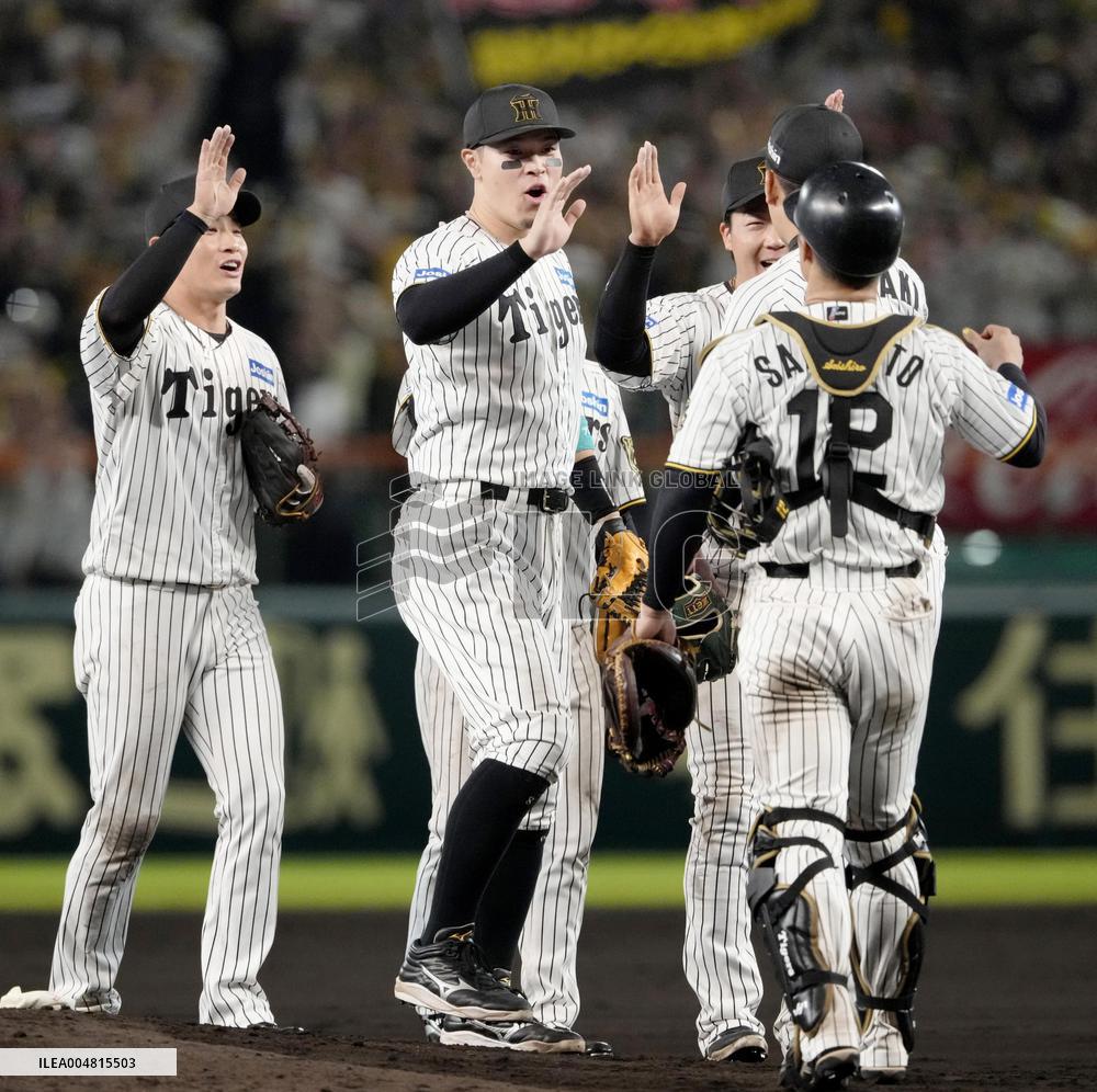 Baseball: CL Climax Series final stage