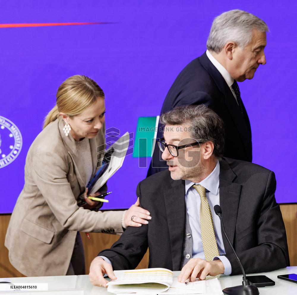 Government Ministers Present Budget Law In Rome