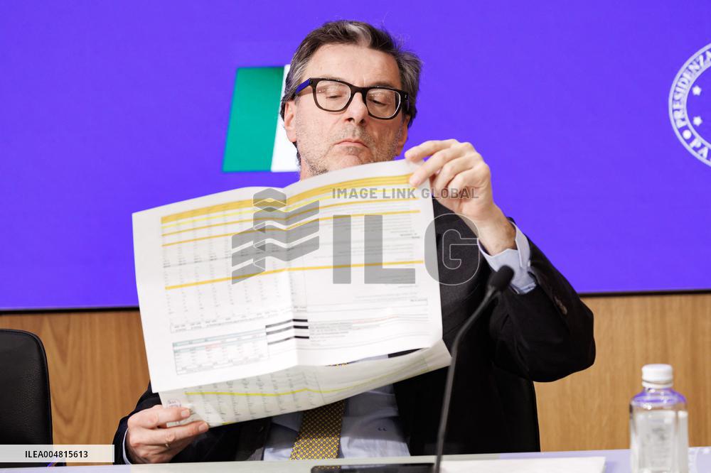 Government Ministers Present Budget Law In Rome