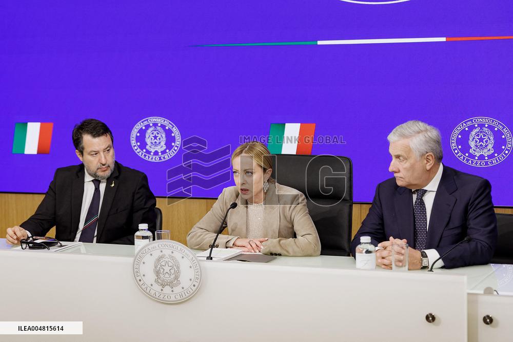 Government Ministers Present Budget Law In Rome