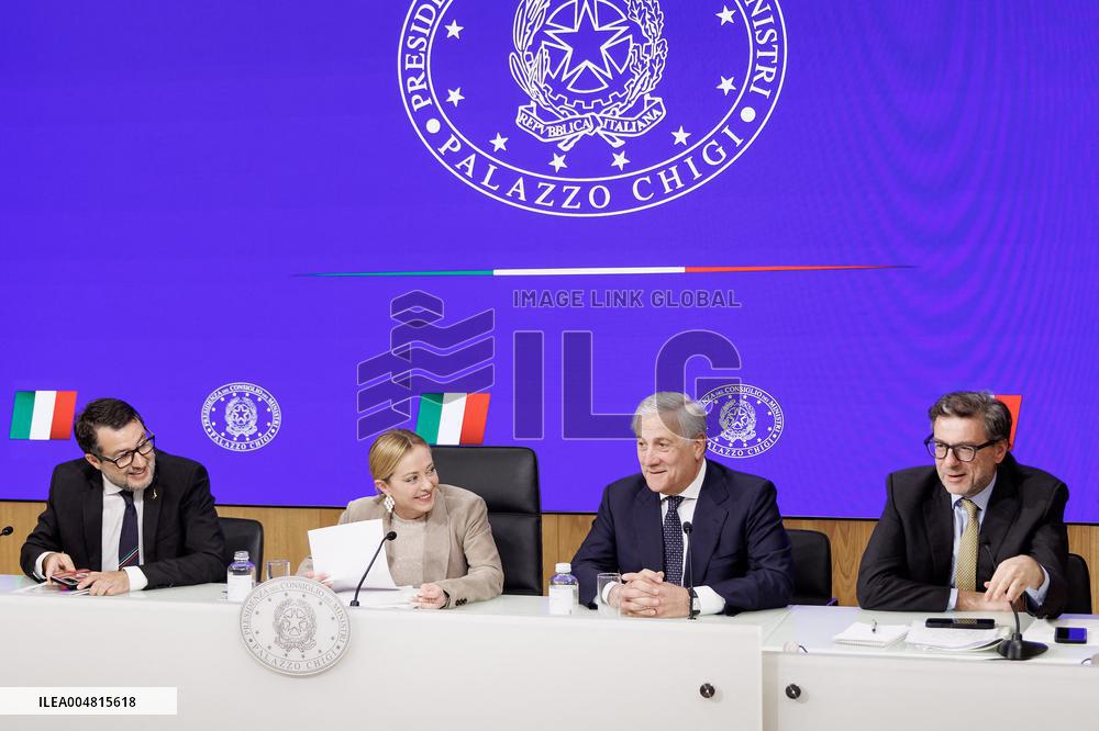 Government Ministers Present Budget Law In Rome