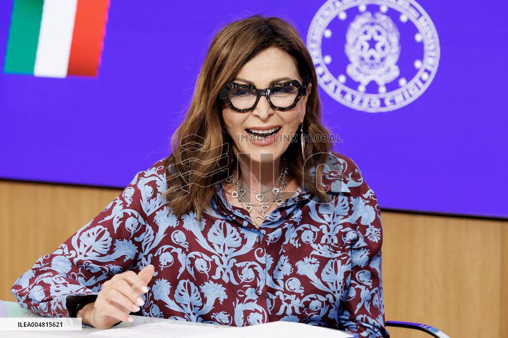 Government Ministers Present Budget Law In Rome