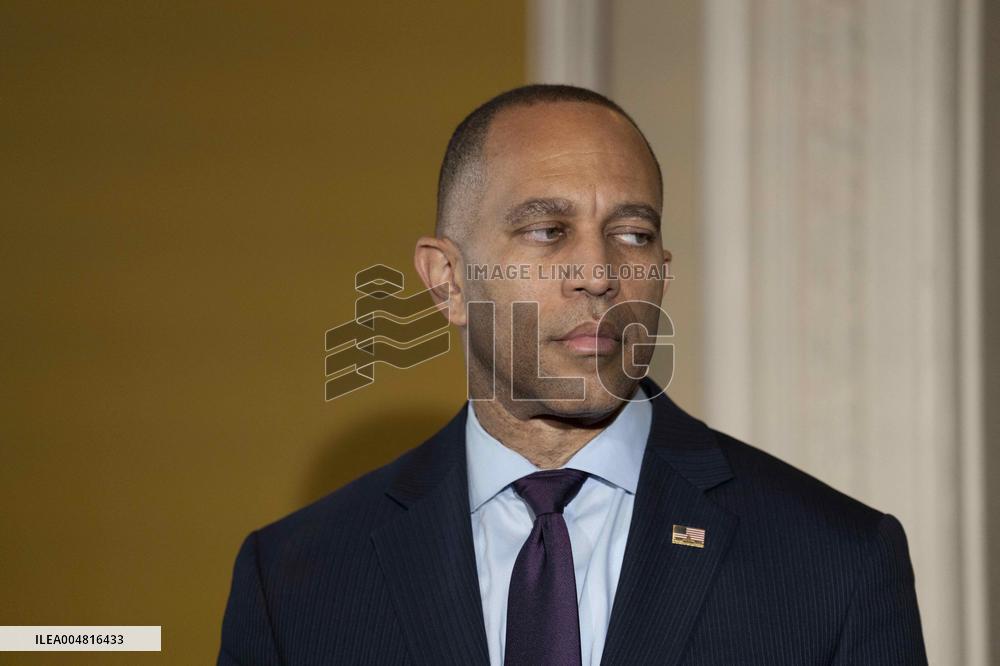 Schumer and Jeffries Press Conference on the Government Shutdown