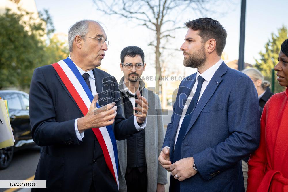 Vincent Jeanbrun visits sensitive HLM neighborhoods - Around Melun AJ
