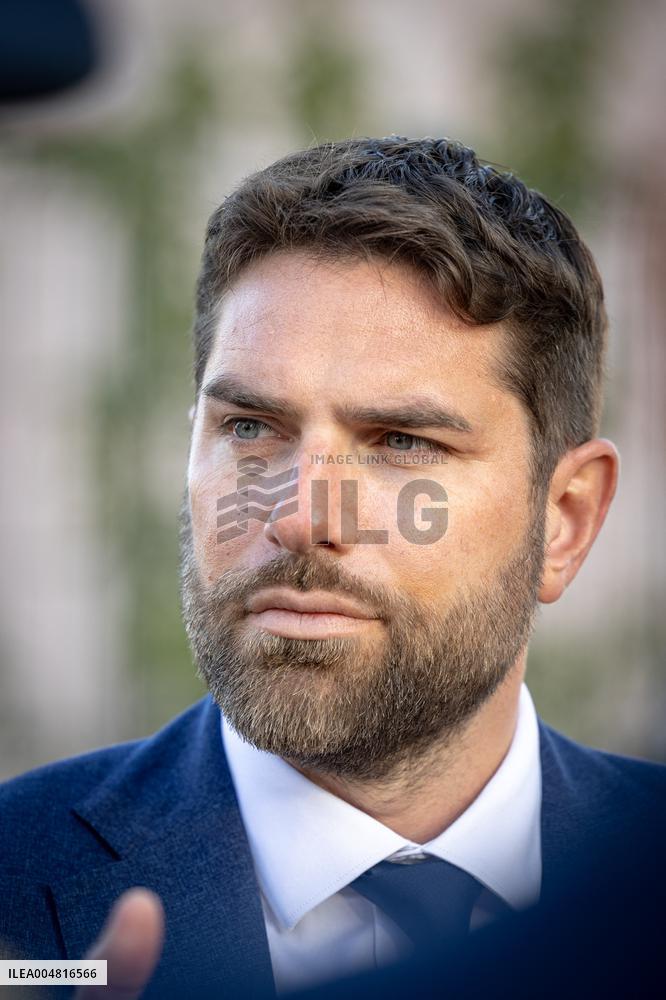 Vincent Jeanbrun visits sensitive HLM neighborhoods - Around Melun AJ