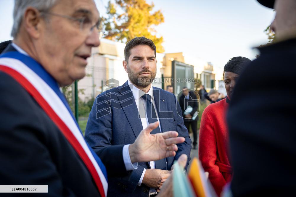 Vincent Jeanbrun visits sensitive HLM neighborhoods - Around Melun AJ