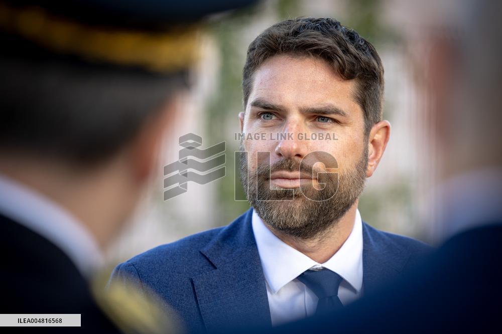 Vincent Jeanbrun visits sensitive HLM neighborhoods - Around Melun AJ