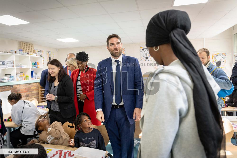 Vincent Jeanbrun visits sensitive HLM neighborhoods - Around Melun AJ