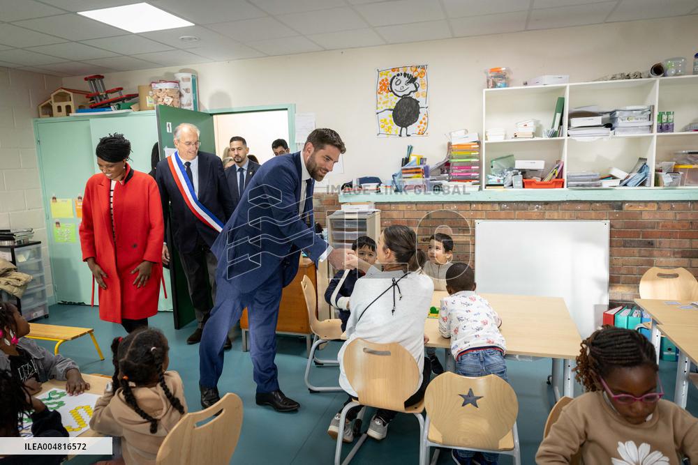 Vincent Jeanbrun visits sensitive HLM neighborhoods - Around Melun AJ