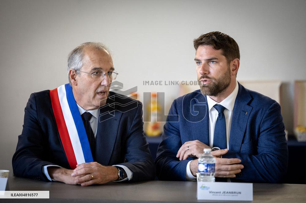 Vincent Jeanbrun visits sensitive HLM neighborhoods - Around Melun AJ