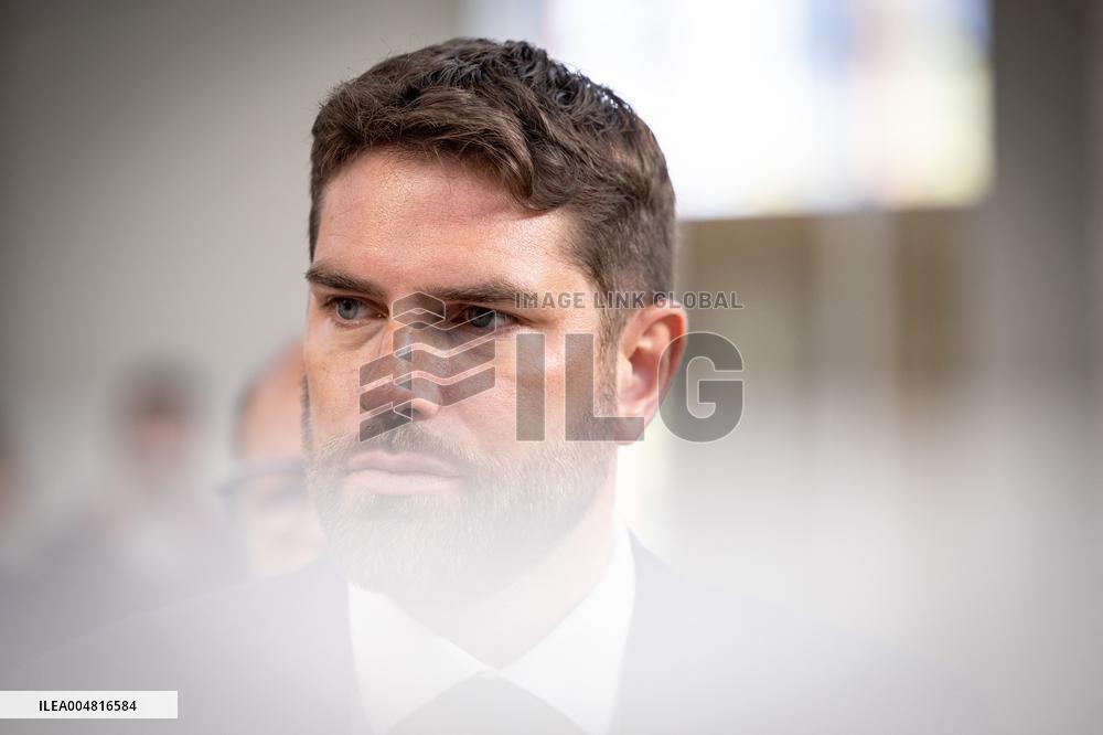 Vincent Jeanbrun visits sensitive HLM neighborhoods - Around Melun AJ