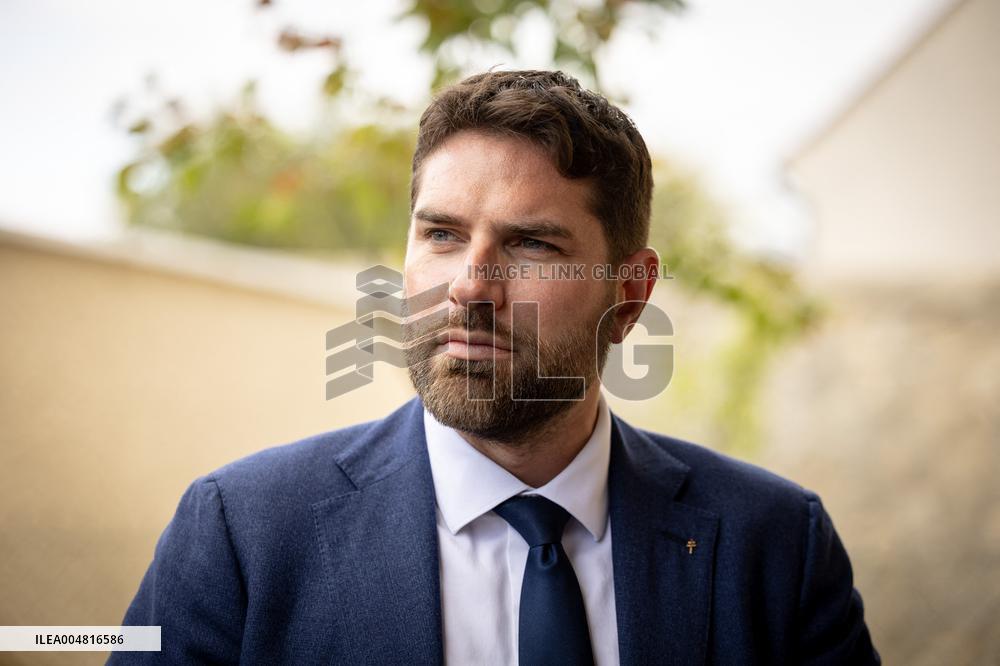 Vincent Jeanbrun visits sensitive HLM neighborhoods - Around Melun AJ