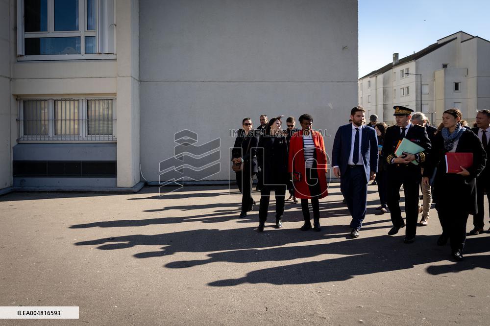 Vincent Jeanbrun visits sensitive HLM neighborhoods - Around Melun AJ