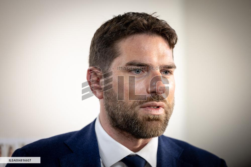 Vincent Jeanbrun visits sensitive HLM neighborhoods - Around Melun AJ