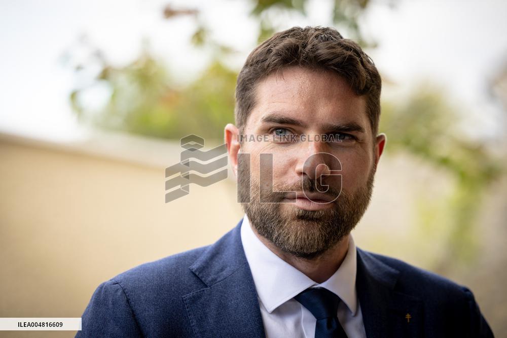 Vincent Jeanbrun visits sensitive HLM neighborhoods - Around Melun AJ