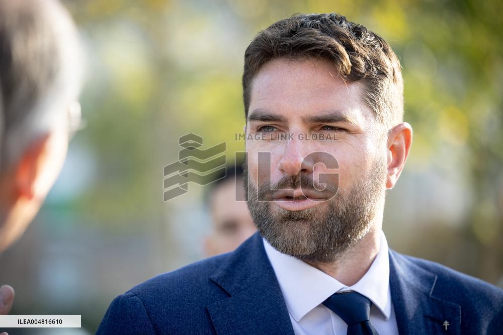 Vincent Jeanbrun visits sensitive HLM neighborhoods - Around Melun AJ