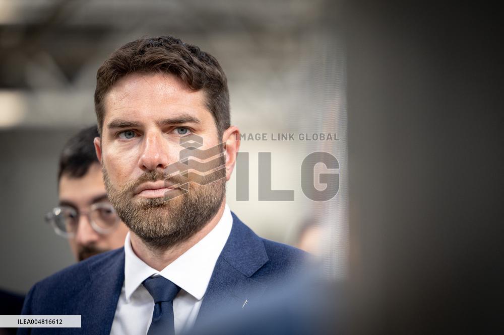 Vincent Jeanbrun visits sensitive HLM neighborhoods - Around Melun AJ