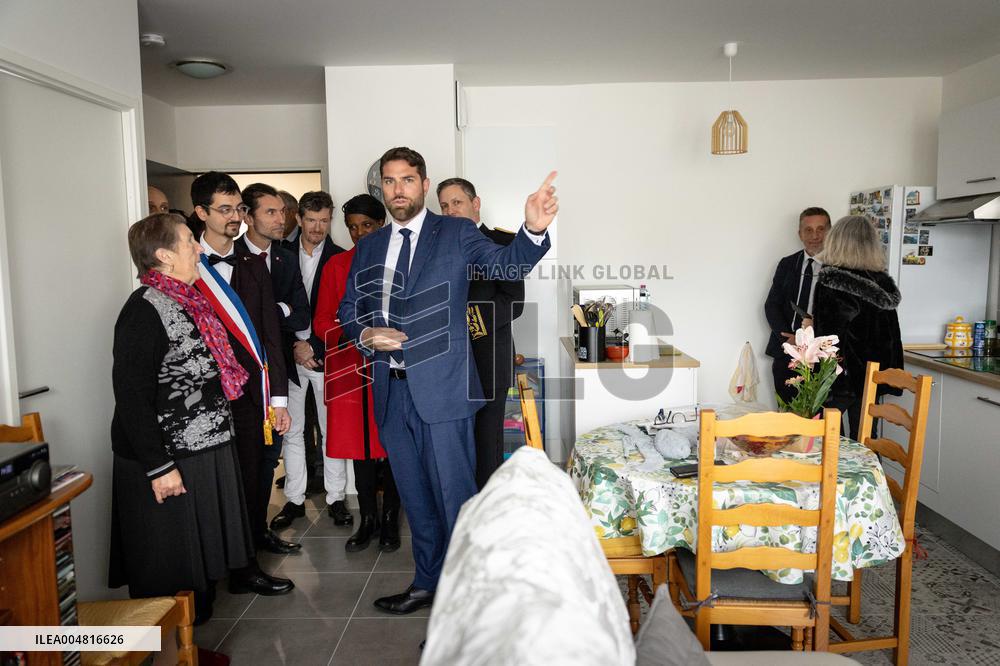 Vincent Jeanbrun visits sensitive HLM neighborhoods - Around Melun AJ