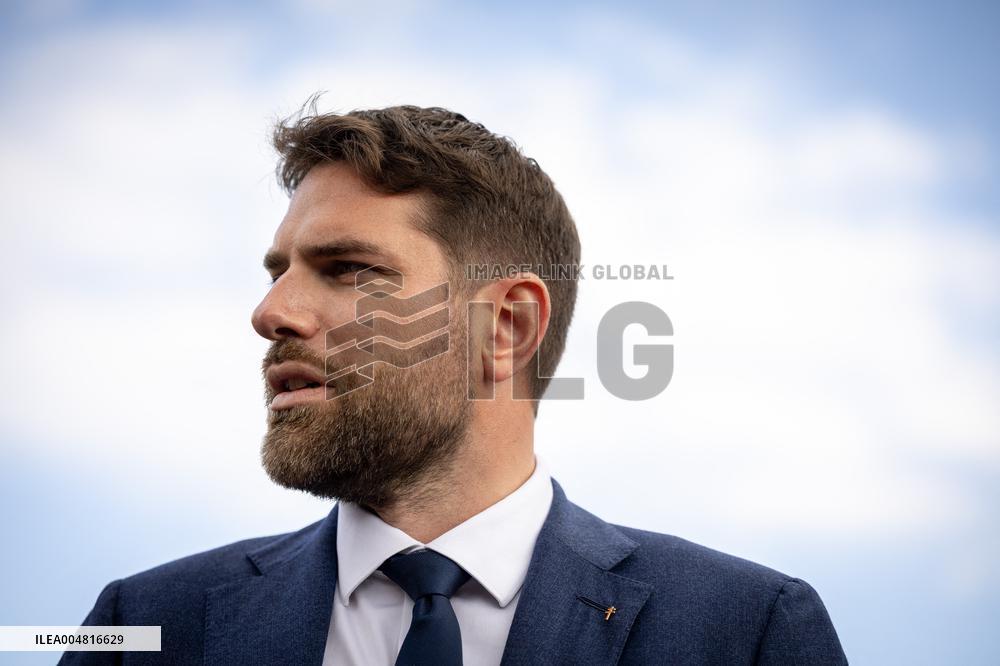 Vincent Jeanbrun visits sensitive HLM neighborhoods - Around Melun AJ