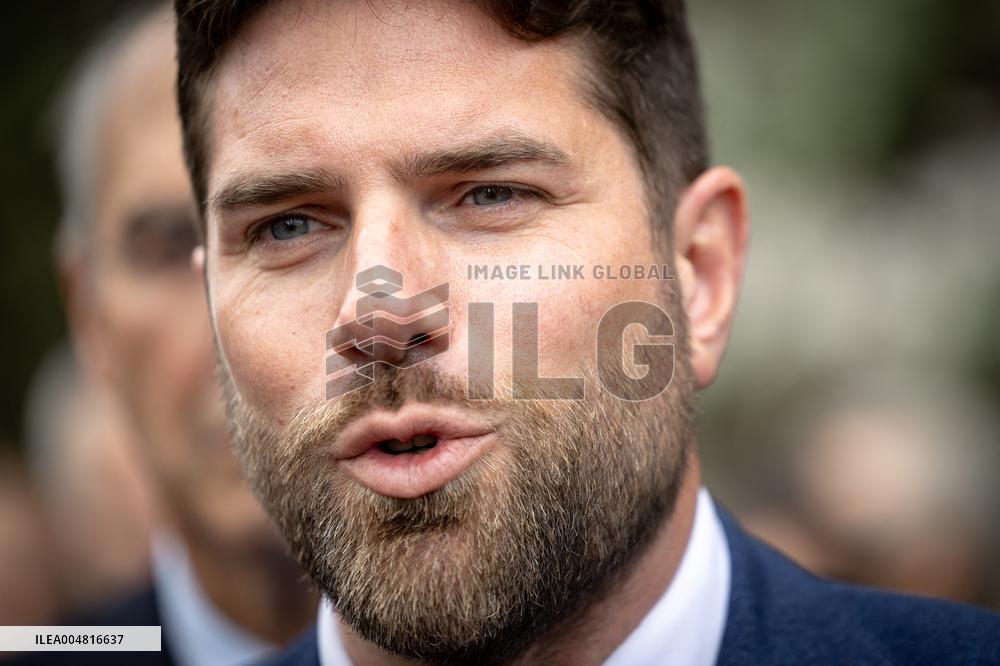 Vincent Jeanbrun visits sensitive HLM neighborhoods - Around Melun AJ