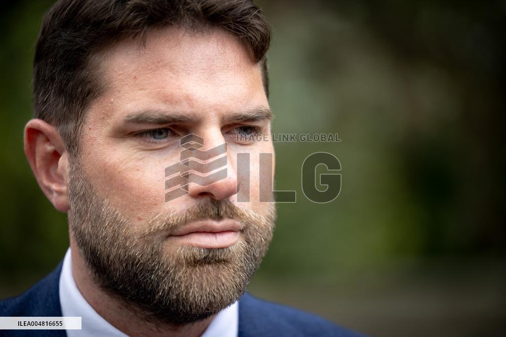 Vincent Jeanbrun visits sensitive HLM neighborhoods - Around Melun AJ